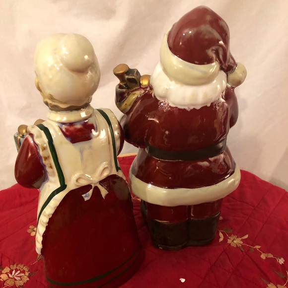 Kirkland’s Retired Mr & Mrs Claus - Picture 5 of 13